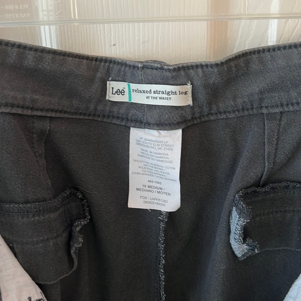 Lee relaxed straight leg at the waist